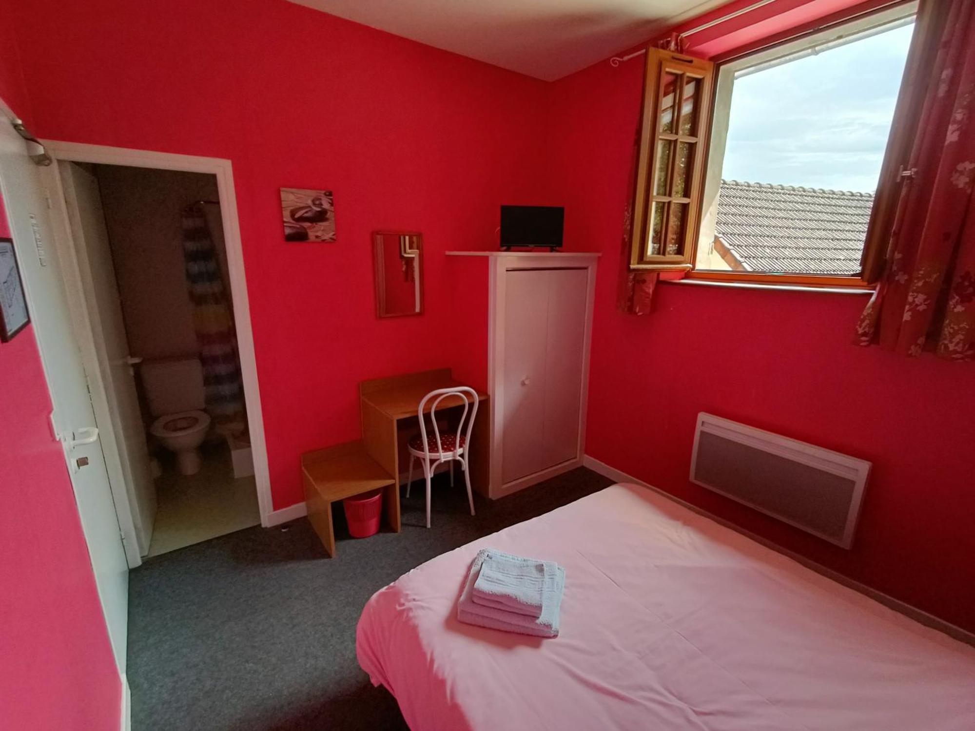 Hostellerie Du Chateau Bellenaves Δωμάτιο φωτογραφία